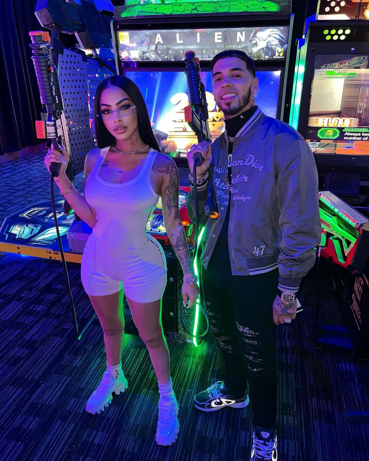 Anuel pospone su gira por posible embarazo de Yailin la más viral Anuel pospone su gira por posible embarazo de Yailin la más viral