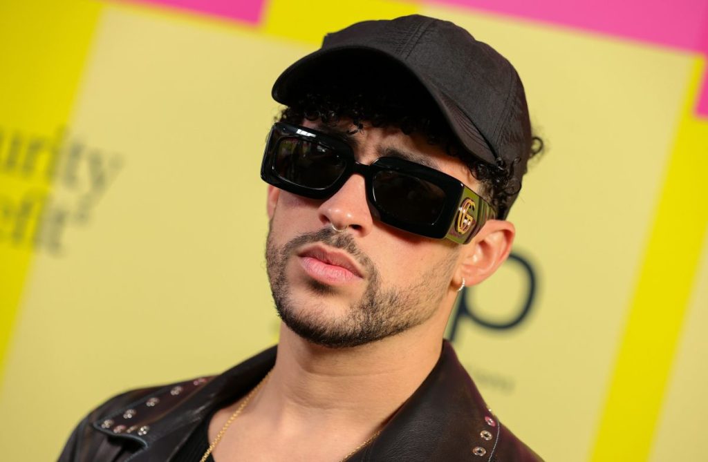 Fan de Bad Bunny sufre grave accidente tras intentar acercarse al trapero en pleno concierto (VÍDEO)