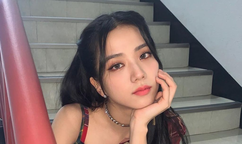 Jisoo de BLACKPINK muestra su tonificado cuerpo encantando con su extrema perfección