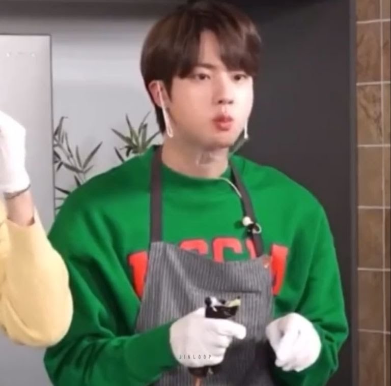BTS: 2 fotos de Jin dónde demuestra por qué es el Idol más adorable y hermoso