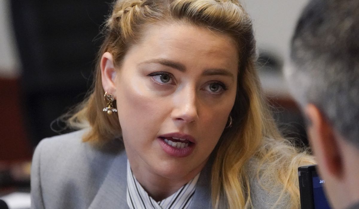 Actor Amber Heard speaks to her legal team as they arrive for closing arguments in the Depp v. Heard trial at the Fairfax County Circuit Courthouse in Fairfax, Virginia, on May 27, 2022. - Actor Johnny Depp is suing ex-wife Amber Heard for libel after she wrote an op-ed piece in The Washington Post in 2018 referring to herself as a public figure representing domestic abuse. (Photo by Steve Helber / POOL / AFP)