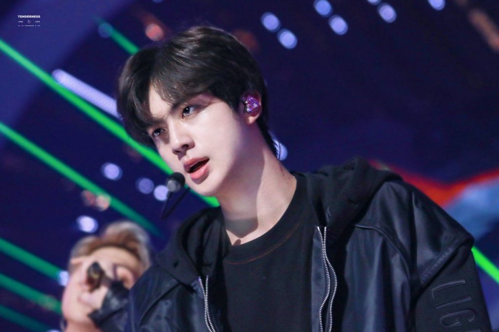 BTS: Jin viaja a Los Angeles y aseguran que lanzará música como solista