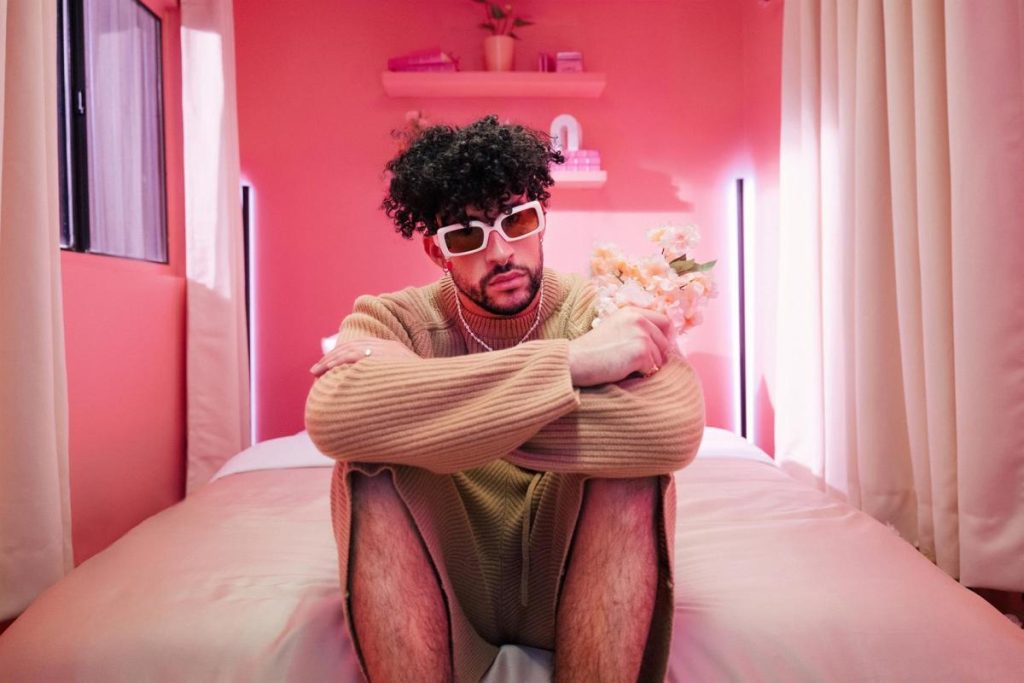 Bad Bunny canta sin autotune y recibe duras criticas; "Su voz es un desastre y no tiene talento"