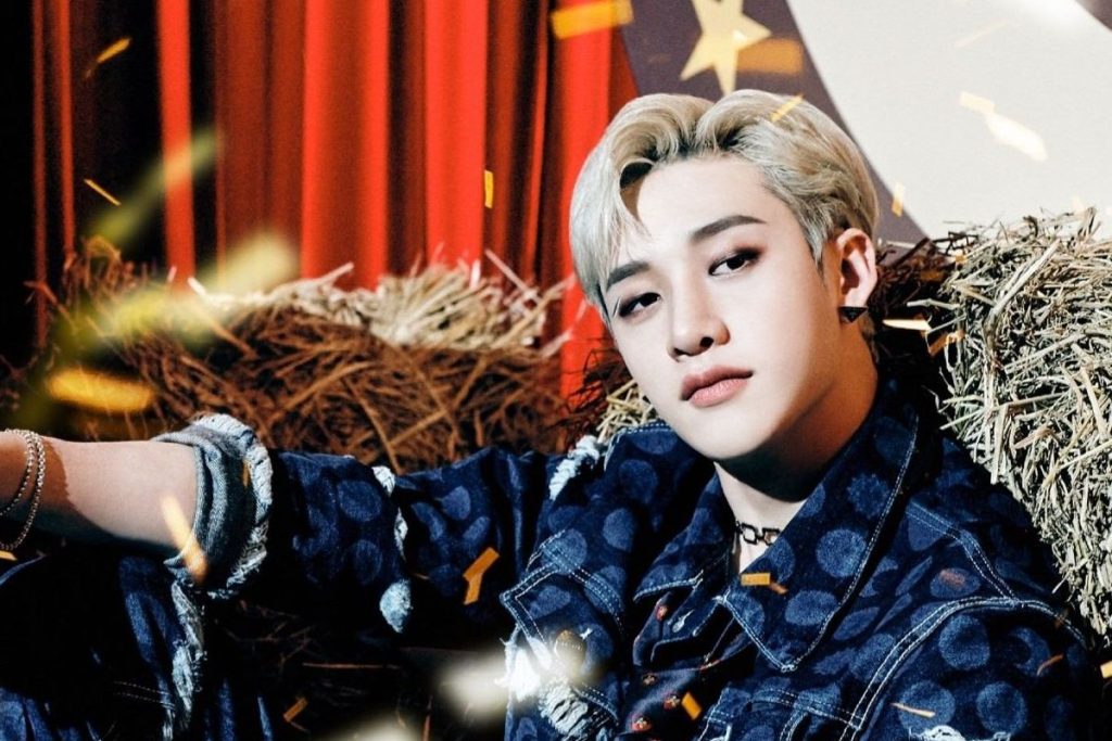 Bang Chan de Stray Kids asombra a fans que le piden que se quite la camisa en un en vivo