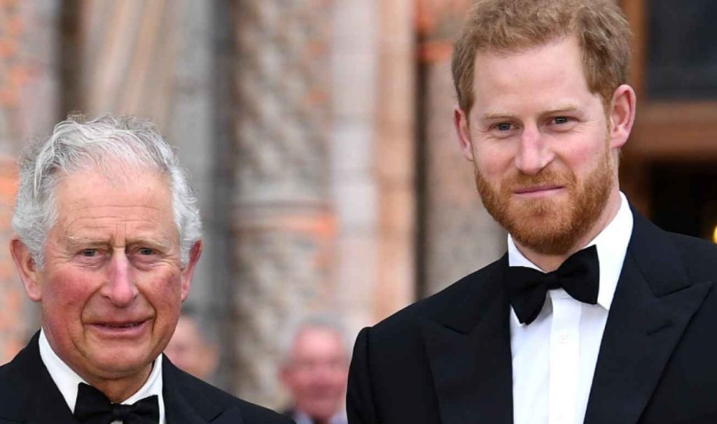 "El Rey Carlos III no es el padre del Príncipe Harry"