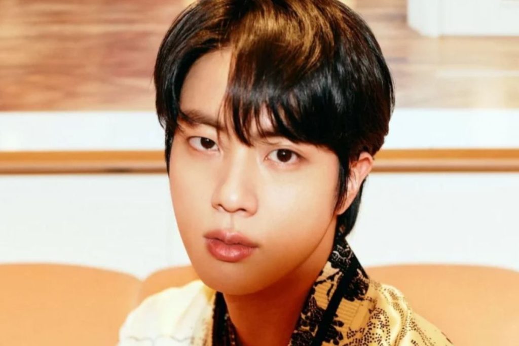La épica burla de Jin tras tomar acciones legales contra haters de BTS