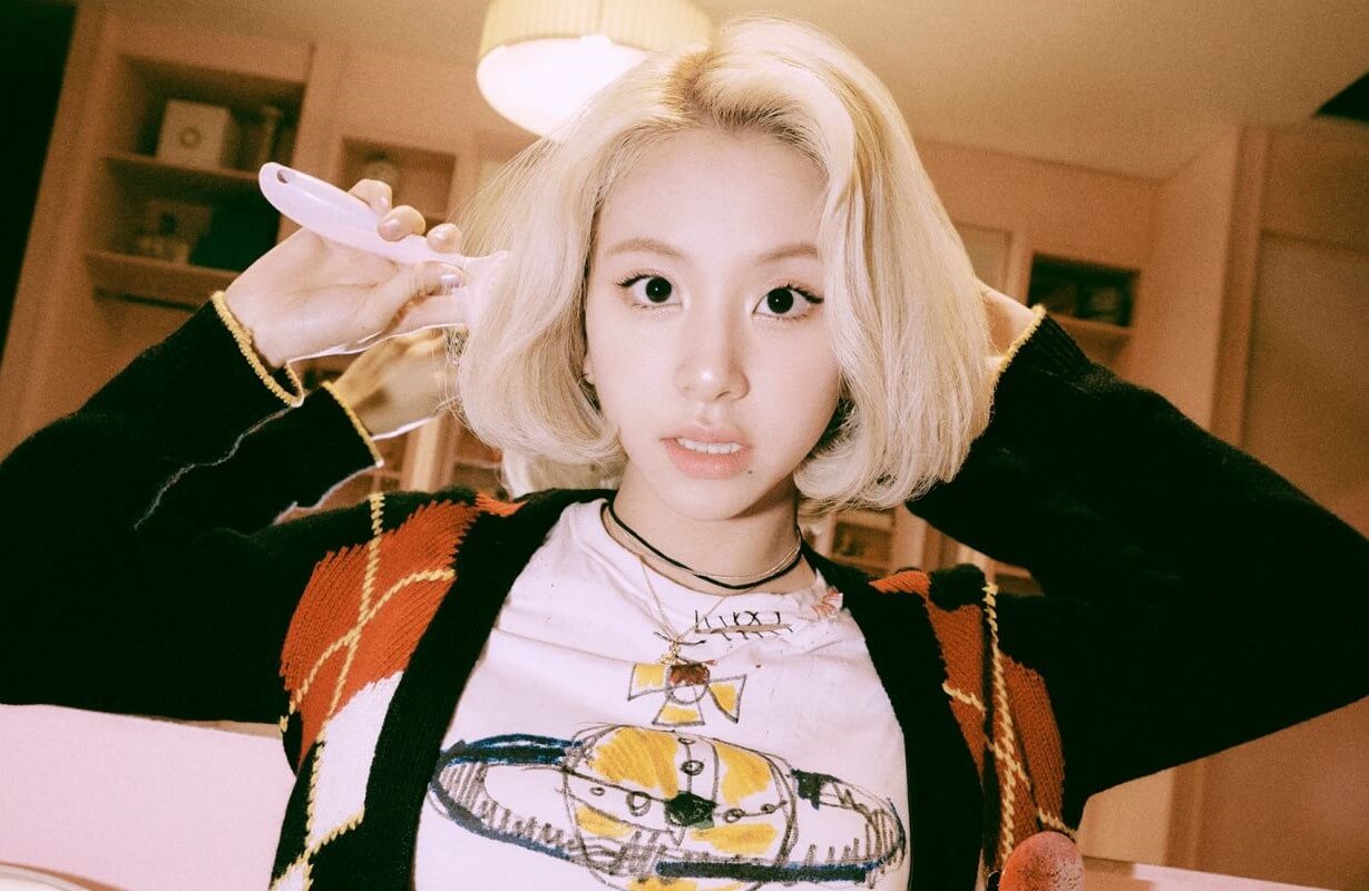 Mira el curioso tatuaje de Chaeyoung de TWICE de una mujer desnuda