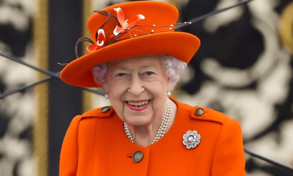 Monarquía británica reporta que la Reina Isabel II se encuentra muy delicada de salud