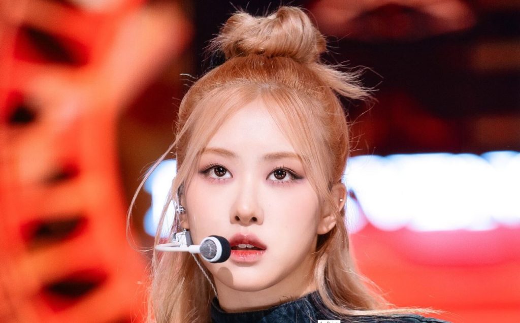 Rosé de BLACKPINK es captada con otra chica en romántica cita por Europa