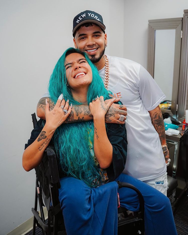 Karol G responde a rumores de reconciliación con Anuel AA y asegura que no lo ha olvidado