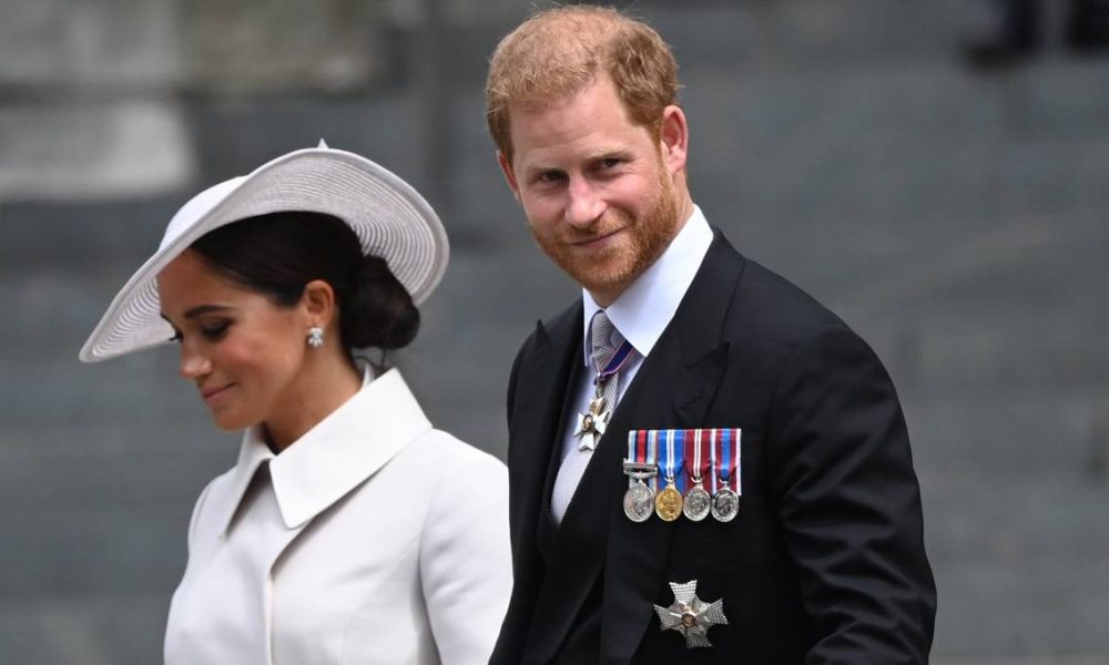 La Reina Camila escupió el té cuando el Príncipe Harry les propuso reconciliarse