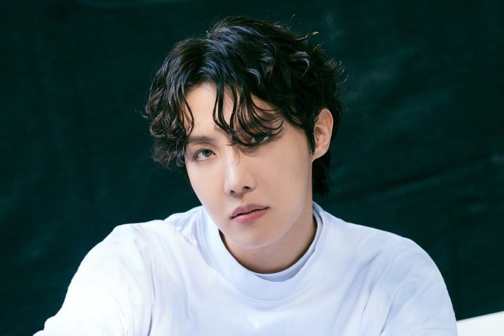 ARMY descubre quien es la mujer que tiene J-Hope de BTS como fondo de pantalla