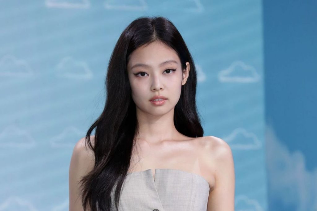 Jennie de BLACKPINK crea un momento viral junto a los CEO de Porsche