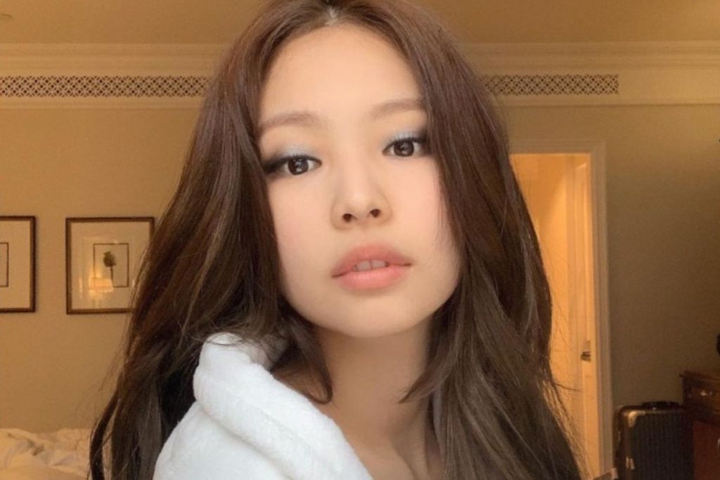 Jennie de BLACKPINK lo muestra todo en incidente de vestuario en el escenario