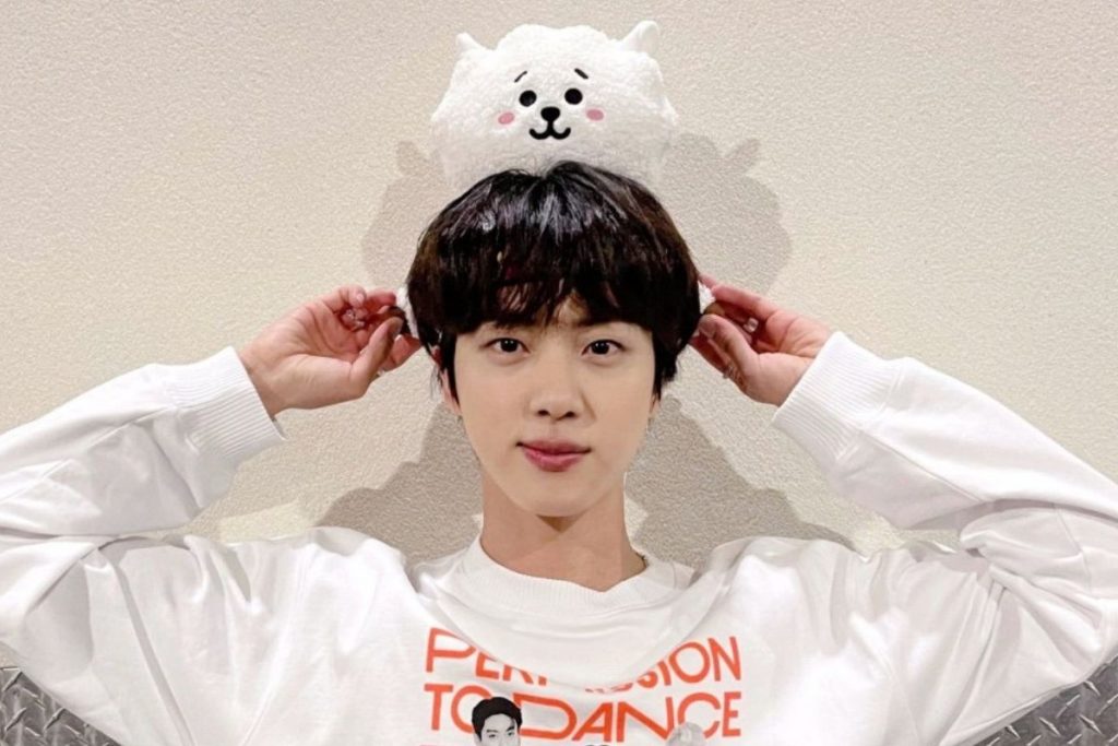 Jin de BTS traiciona a su fiel compañero de viaje tras conseguir un nuevo amigo