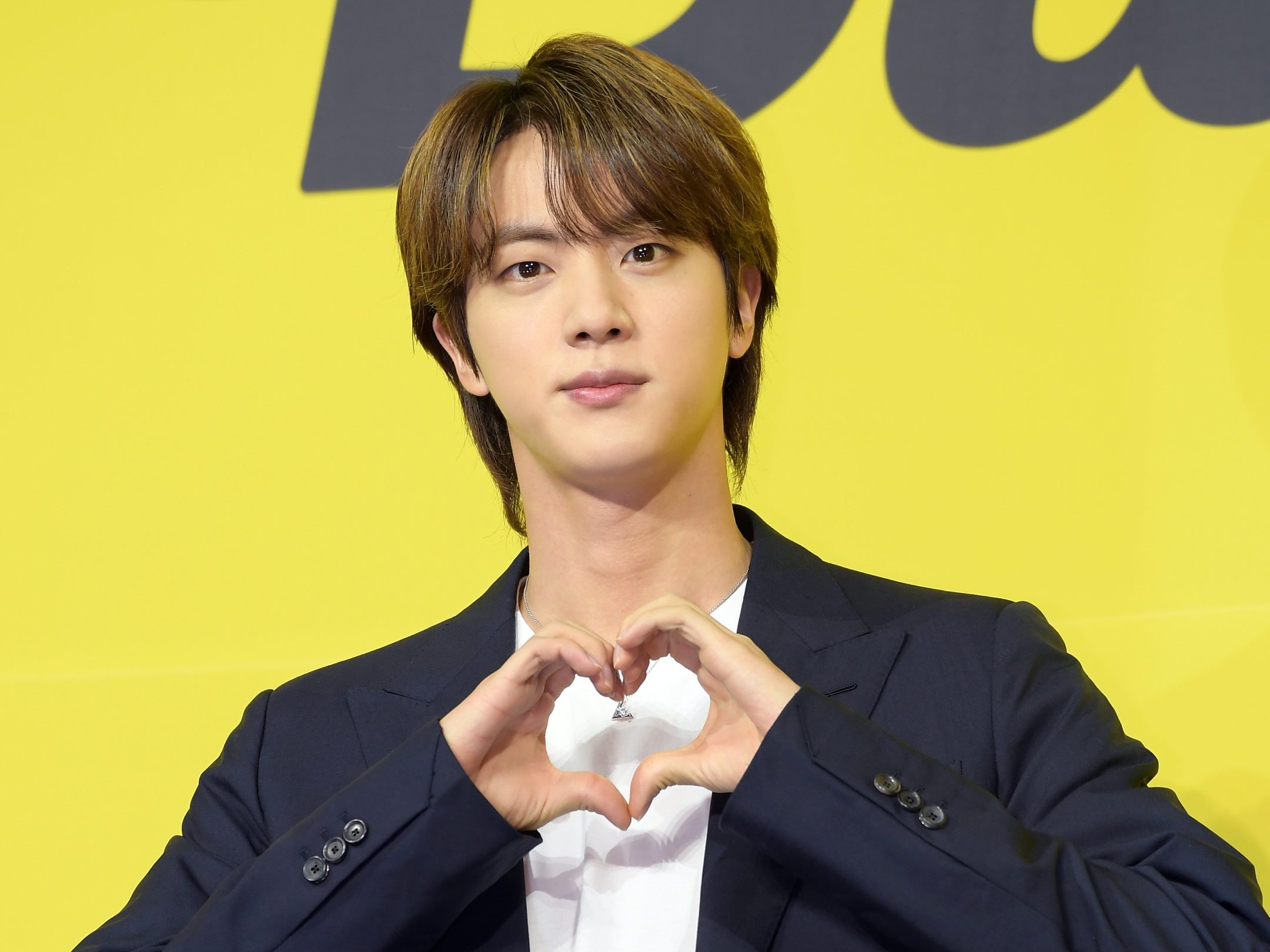 Vídeo: Jin de BTS se despide del ARMY antes de irse al servicio militar y las hace llorar