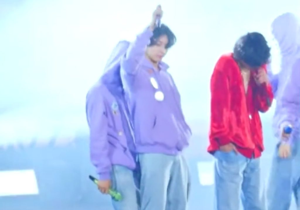 Jungkook y Jin juguetean de manera candente e impactan a ARMY (VÍDEO)