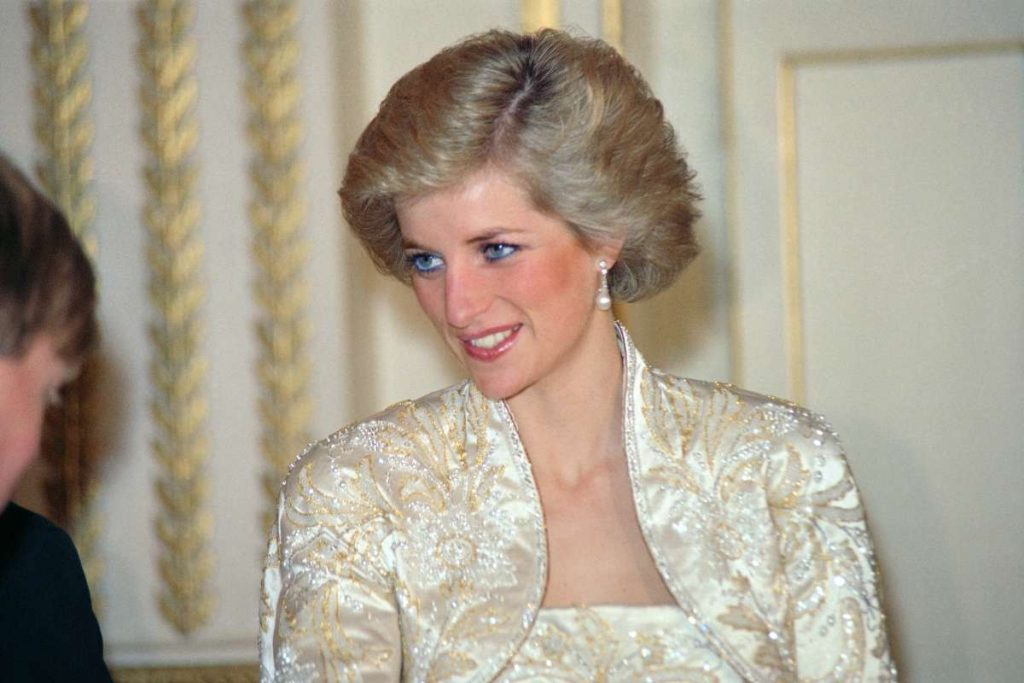Revelan foto inédita de la Princesa Diana con el cabello largo