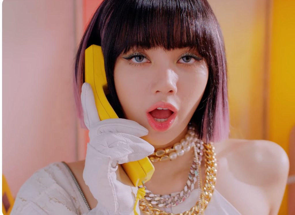 Lisa de Blackpink es fanática de esta famosa mexicana y lo demuestra en sus accesorios