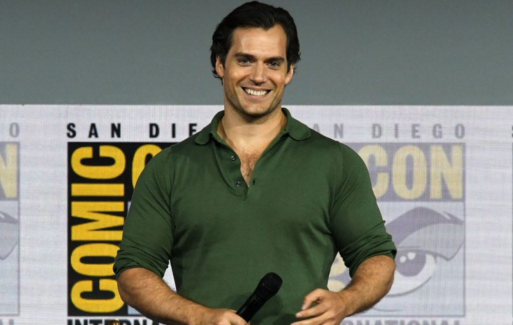 Se filtra foto de Henry Cavill en donde se le ve el paquetote