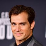 Se filtran fotos privadas de Henry Cavill poniéndose su traje de Superman