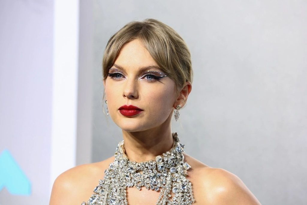 Taylor Swift revela sorprendente colaboración con reconocida artista pop