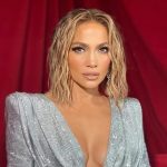 Desde su cama, Jennifer López sube la temperatura y lo muestra TODO