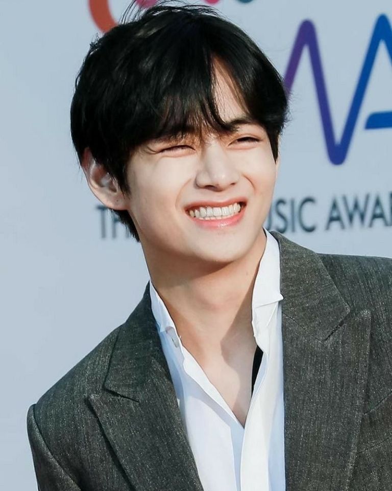 BTS: 3 fotos de Taehyung que confirman que tiene la sonrisa más hermosa del mundo BTS: 3 fotos de Taehyung que confirman que tiene la sonrisa más hermosa del mundo