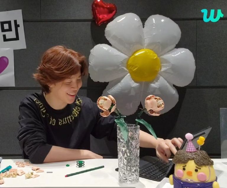 BTS’ Jimin reacts to the indecent gesture of a fan