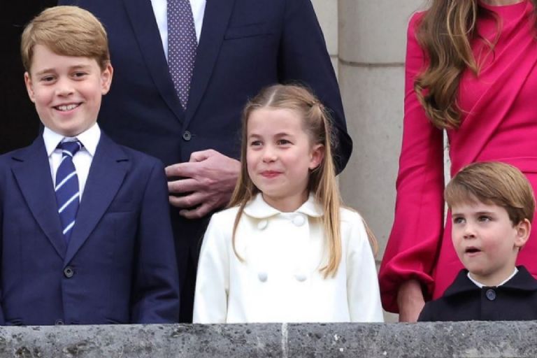 Príncipe William PROHIBIÓ a sus hijos llamar "abuelastra" a la Reina Camilla
