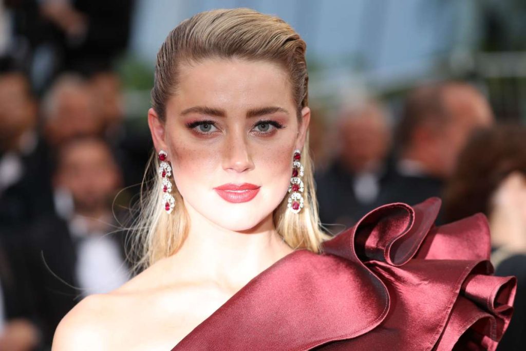 Amber Heard vive en las calles para escapar de sus millonarias deudas
