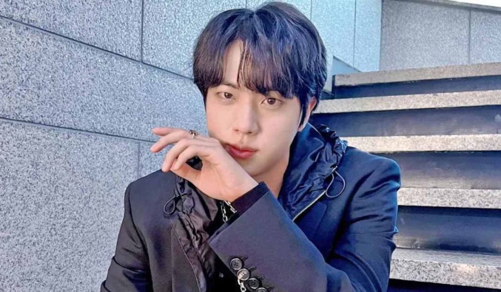 BTS: Jin es visto borracho junto a la rapera Lee Young-Ji antes de su servicio militar
