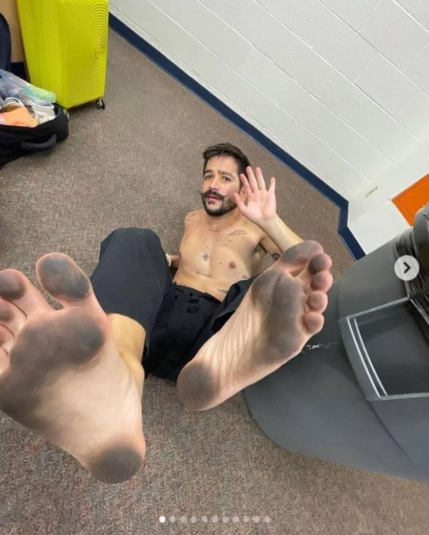 Camilo genera repudio y asco tras mostrar con orgullo sus pies curtidos en Instagram