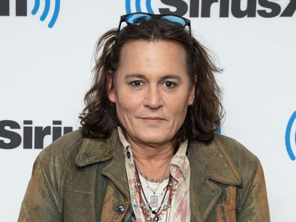 Comparan a Johnny Depp con bruja de tercera edad tras desastroso cambio físico