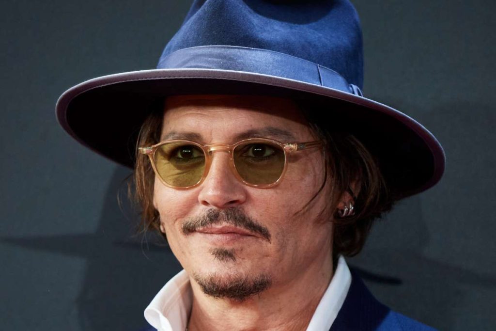 Comparan a Johnny Depp con señora de tercera edad tras cambio de imagen