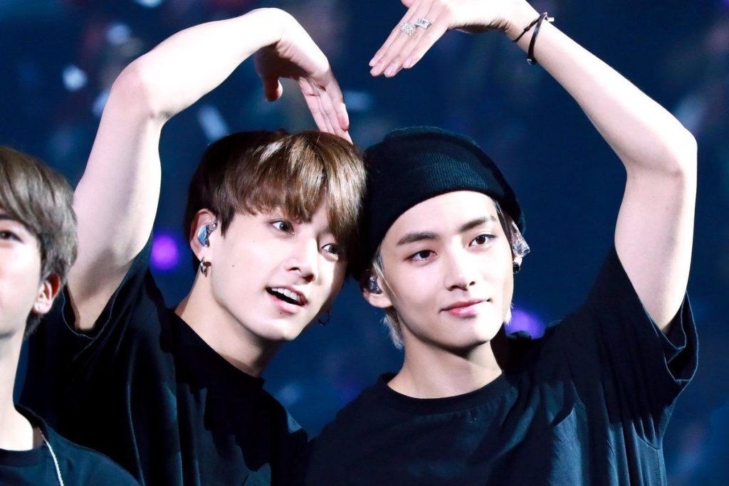 Filtran foto de Jungkook y Taehyung dándose un beso; ¿Es real?