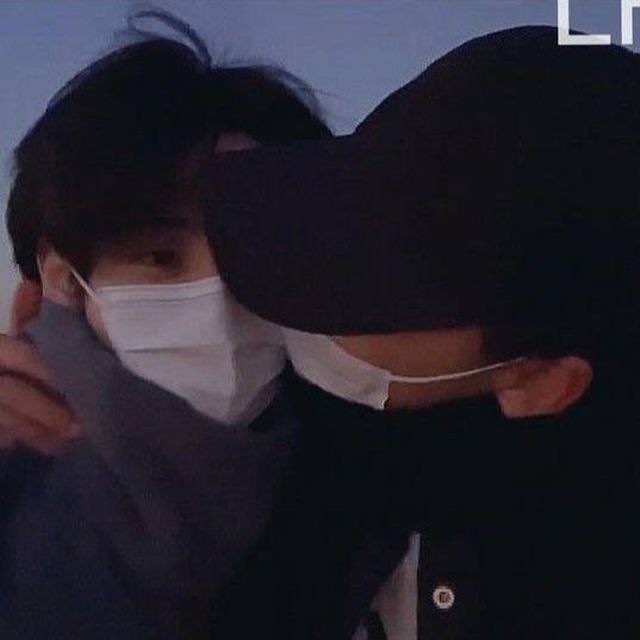 Filtran foto de Jungkook y Taehyung dándose un beso; ¿Es real?