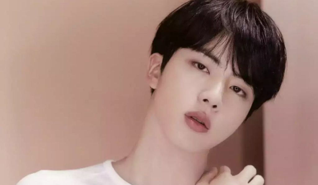 Jin confronta a comediante que se burló de BTS y lo deja expuesto