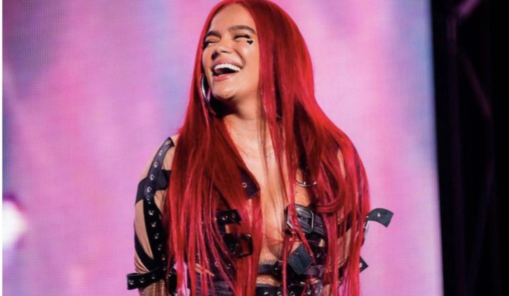 Karol G es cancelada en redes sociales por usar ropa provocativa en Egipto