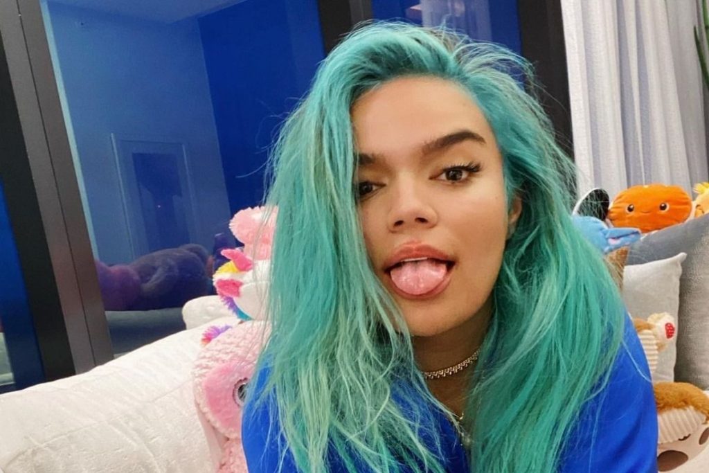 Karol G lo muestra TODO con una tanga y enamoró a sus fans