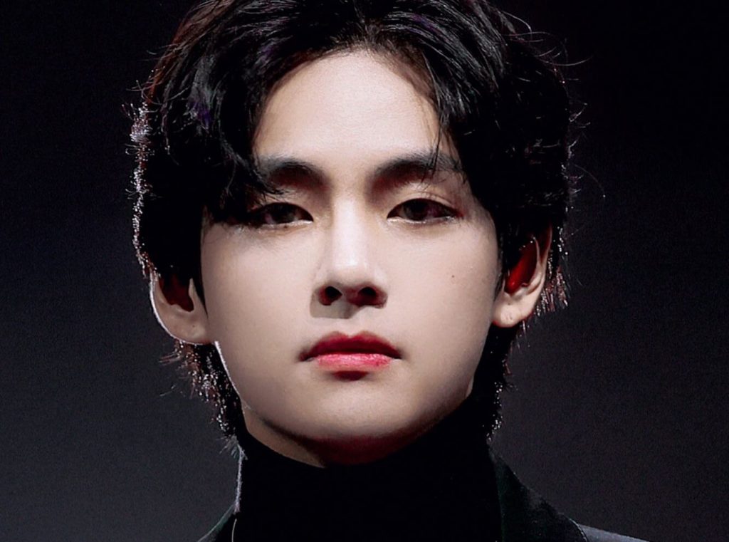 Se filtra foto sin camisa de Taehyung mientras se cambiaba en un concierto de BTS