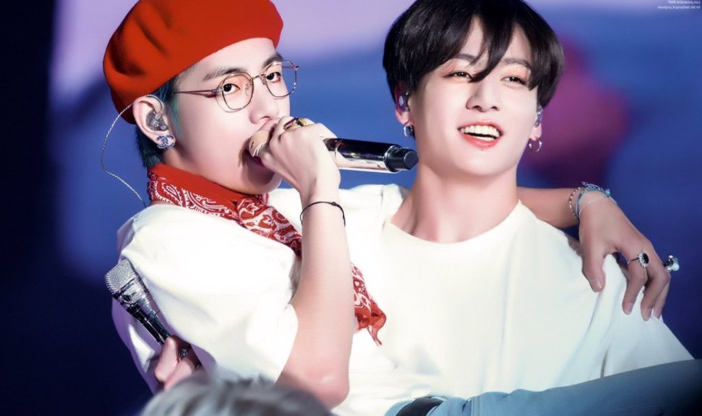 Taehyung agarra de la mano a Jungkook para pedirle un favor (VÍDEO)