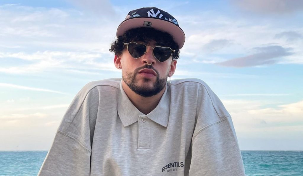 VIDEO: Bad Bunny y el romántico beso que le dio a una fan en su concierto