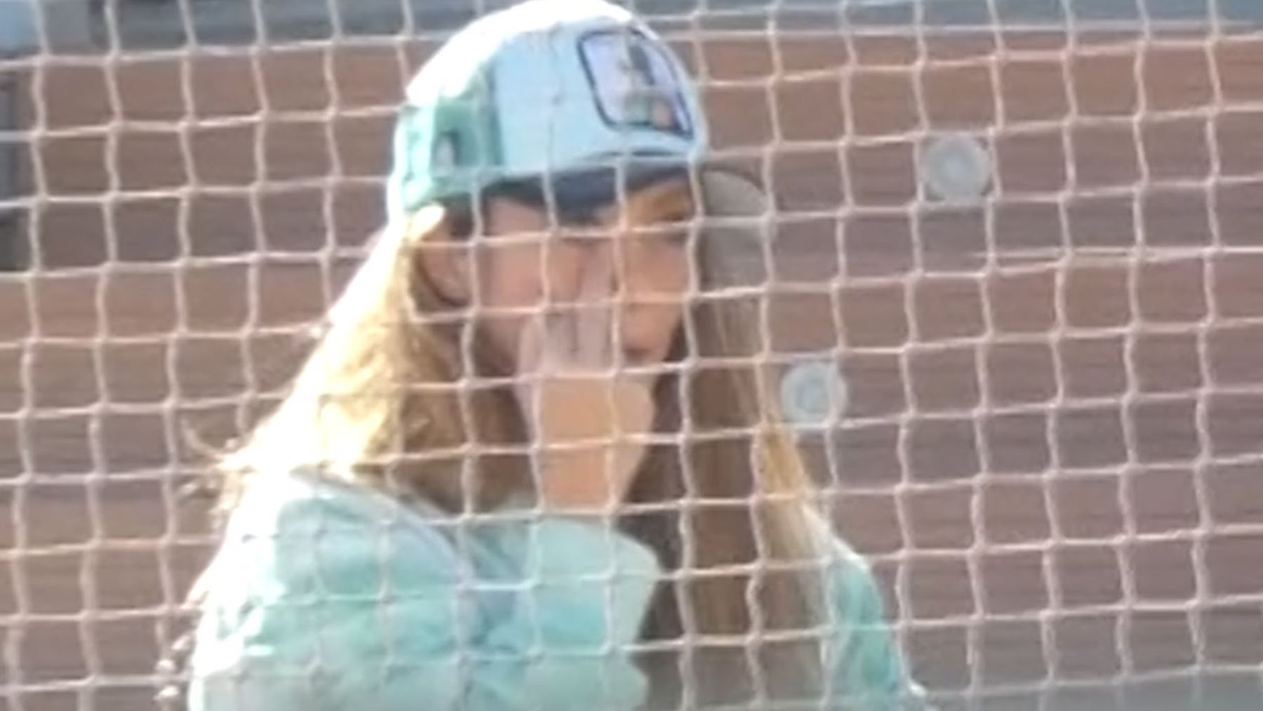 Vídeo: Shakira le sacó el dedo a Piqué en pleno partido de sus hijos