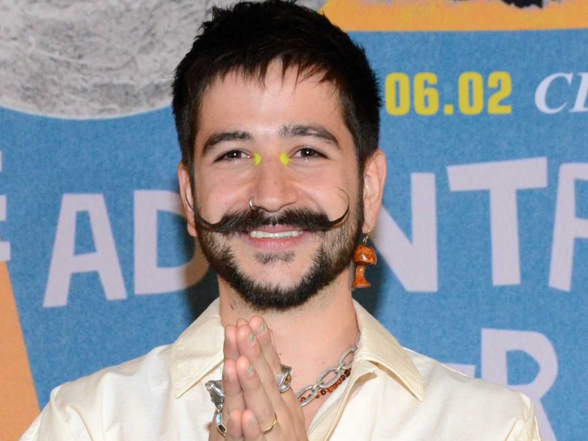 Camilo recibe duras criticas por la mala higiene de sus pies