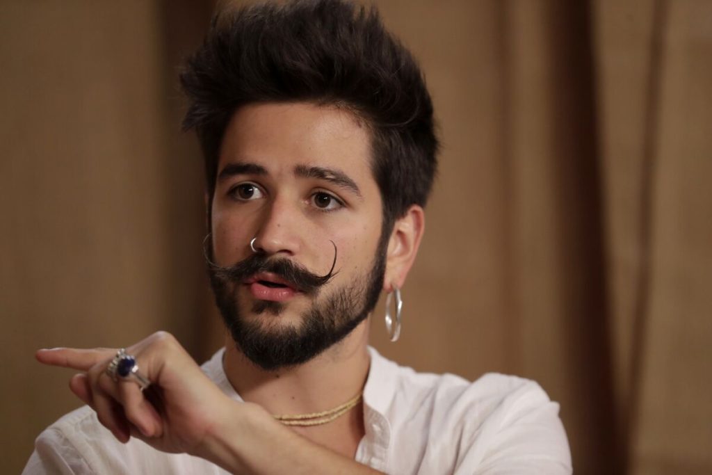 Camilo recibe duras criticas por la mala higiene de sus pies