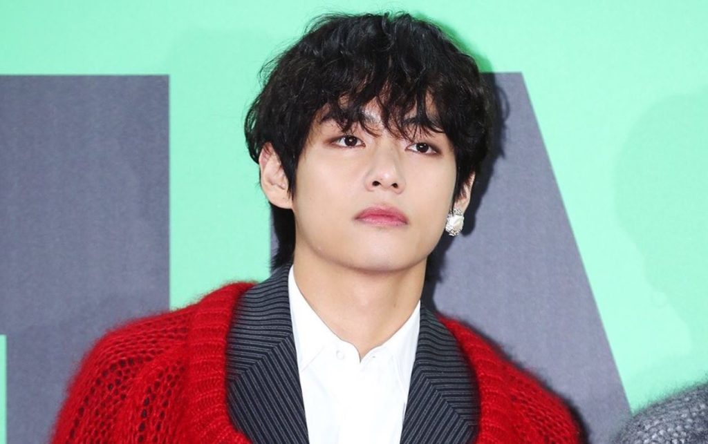 Captan a Kim Taehyung de BTS sin camisa bañándose en playas mexicanas