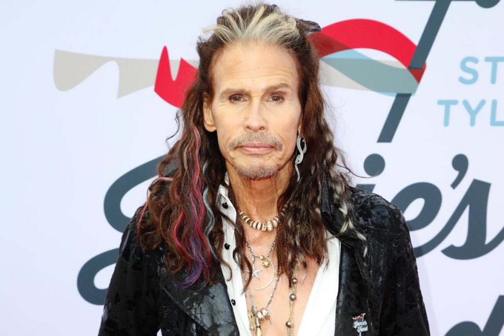 El cantante Steven Tyler es acusado de abuso sexual a una menor de 16 años