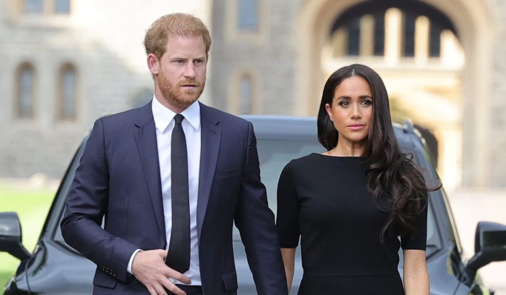El príncipe Harry y Meghan Markle pasaran la navidad solos, la familia real siente felicidad