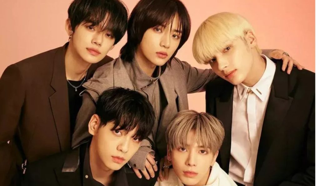 Esta es la compañía de KPop que le prohíbe a sus artistas tomarse fotos con sus fans